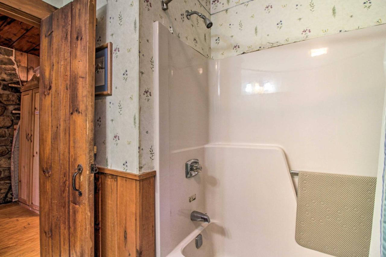 Waterfront Lake George Cabin Walk To Water エクステリア 写真